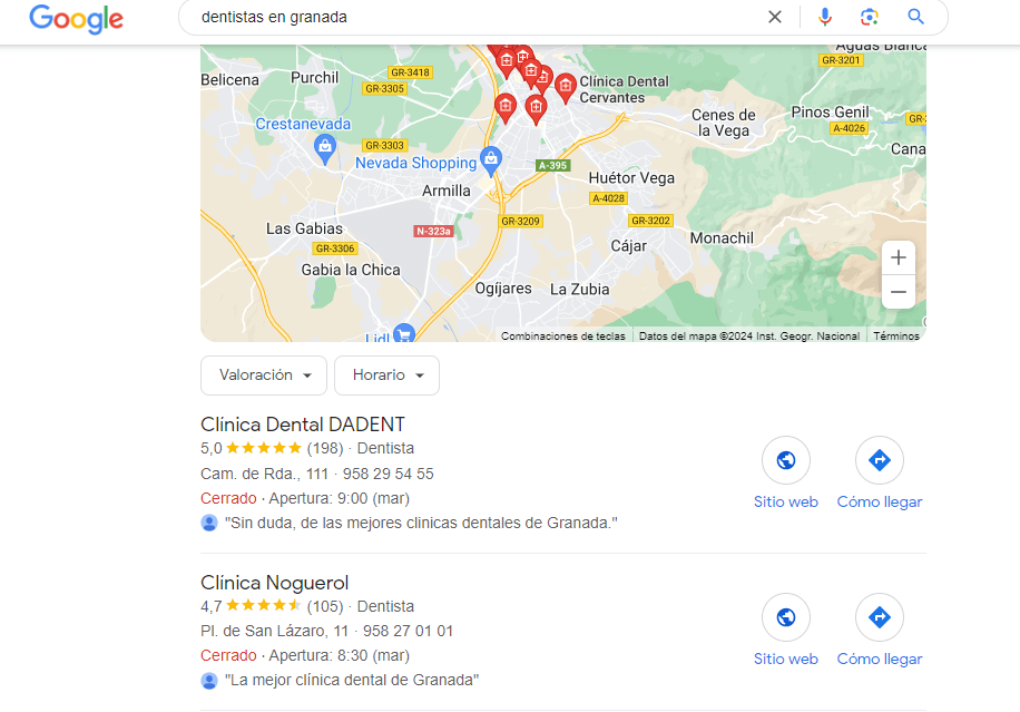 Resultados de las diferentes clínicas dentales que Google muestra en un área concreta de Granada. En la parte de arriba hay un mapa indicando dónde están situadas y en la parte de abajo está toda la información de cada una de las clínicas (Nombre, dirección, teléfono, horario y comentarios) A la derecha hay don botones para poder acceder a su página web y cómo se llega. 