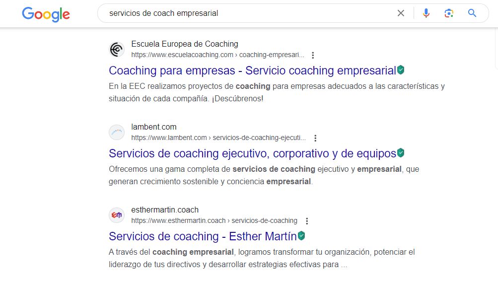 Página de Google en la que aparecen las tres primeras empresas al buscar "servicios de coach empresarial". 