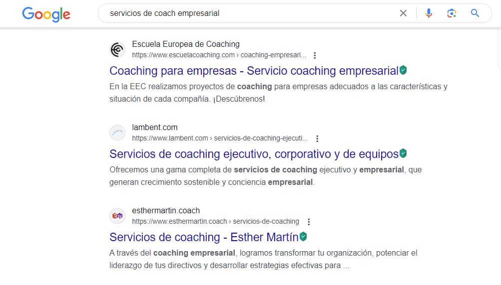Página de Google en la que aparecen las tres primeras empresas al buscar "servicios de coach empresarial". 